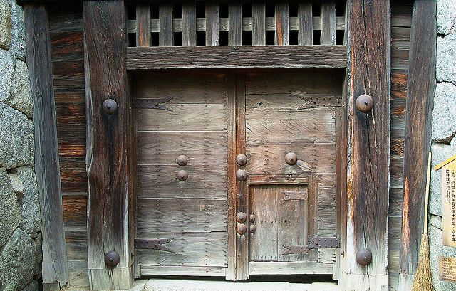 Were the Japanese People Really That Small? A Look at Japan’s Tiny Doors (小さなドア)